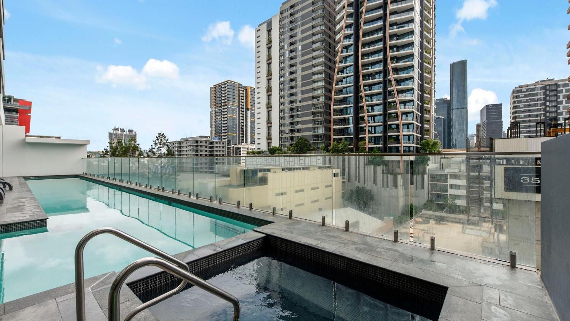 Breathtaking Sunset Views & Fantastic Location! Apartment *