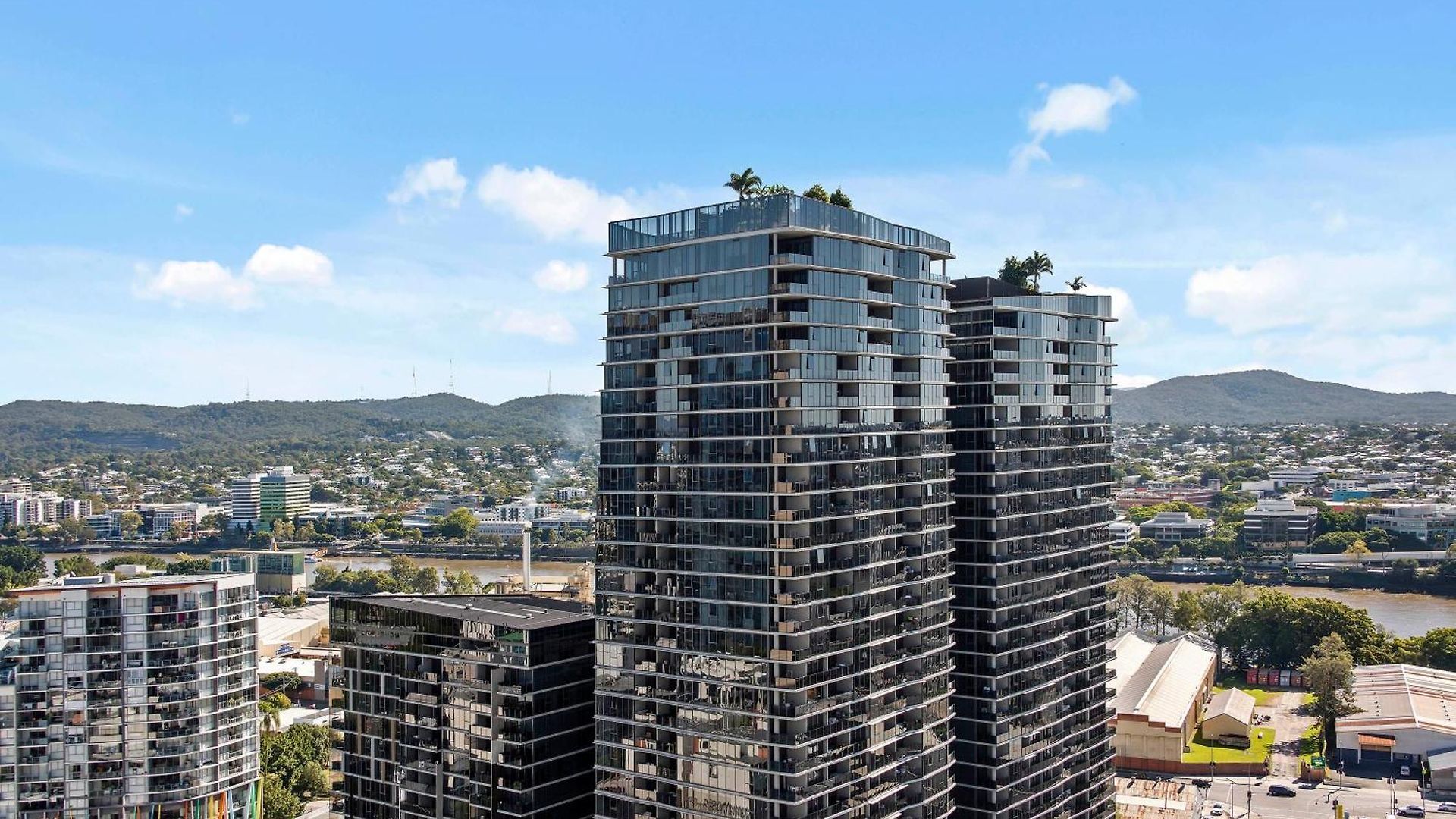 Breathtaking Sunset Views & Fantastic Location! *