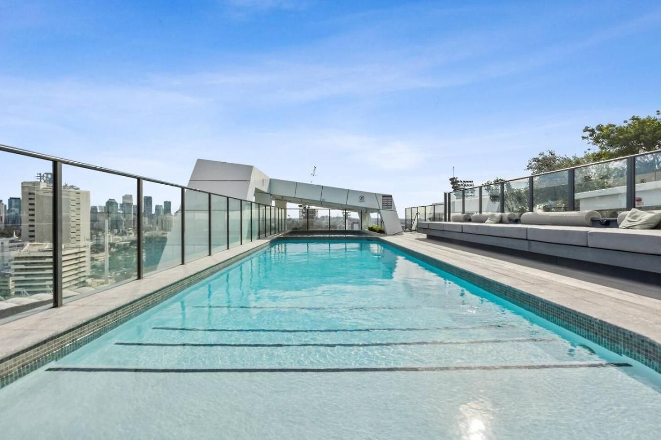 Walk To The Gabba With Rooftop Pool & Secure Carpark With Beautiful Views Apartment Brisbane