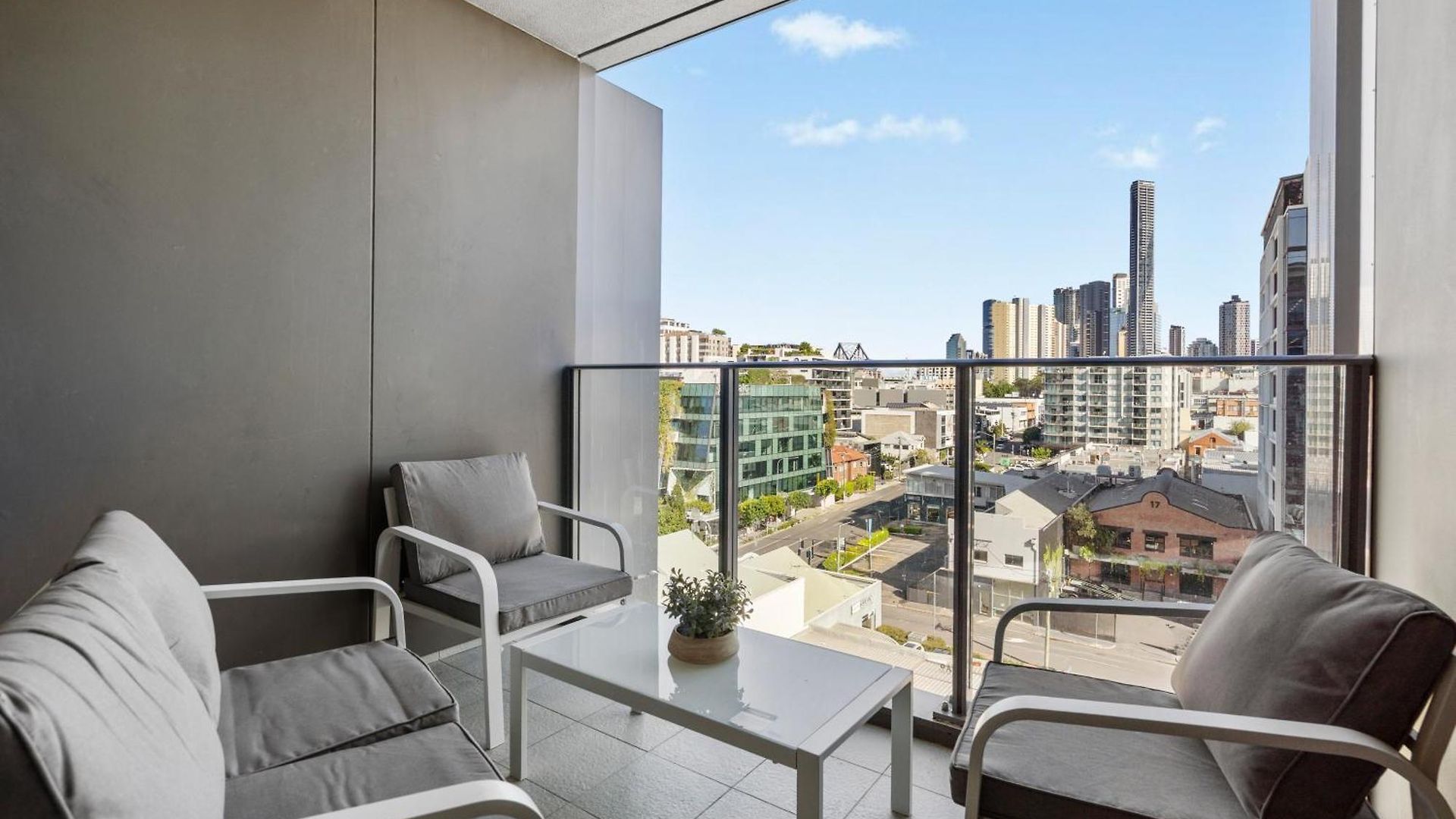 Apartment St With Story Bridge Views, Pool & Free Parking