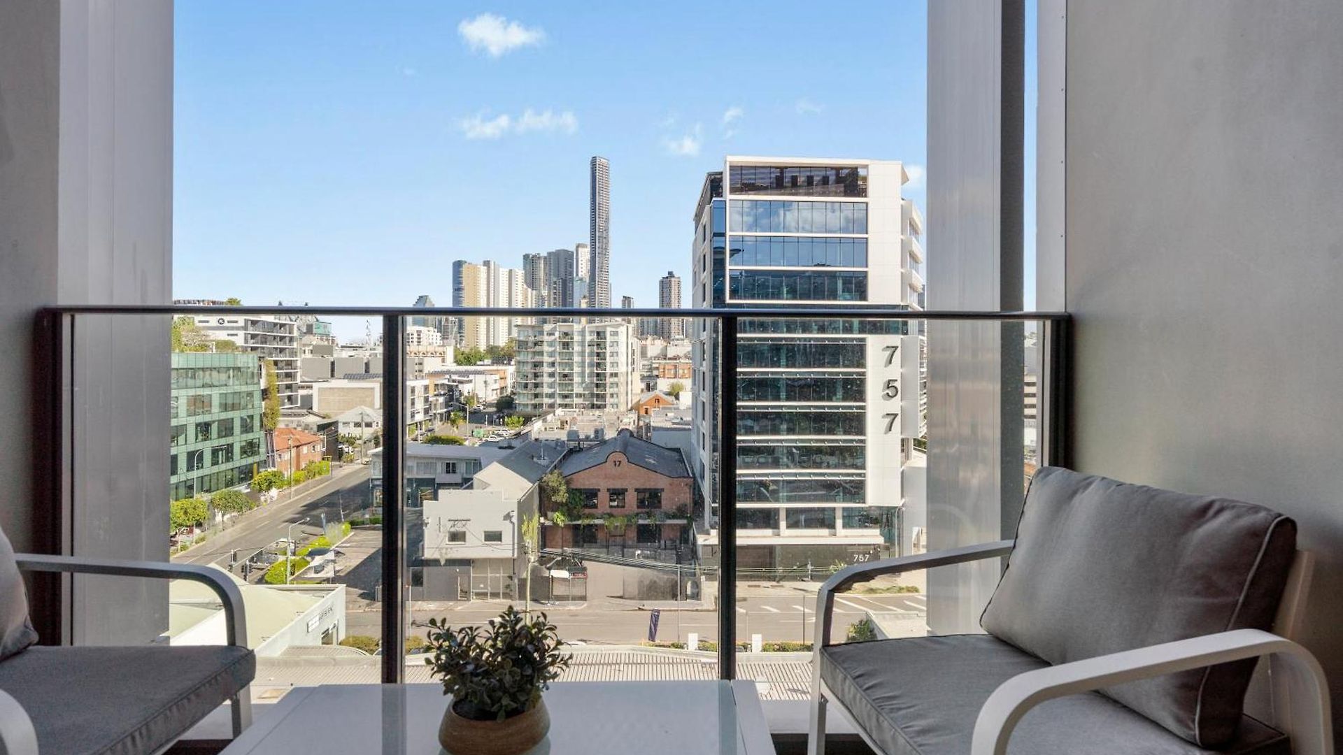 Apartment St With Story Bridge Views, Pool & Free Parking Brisbane