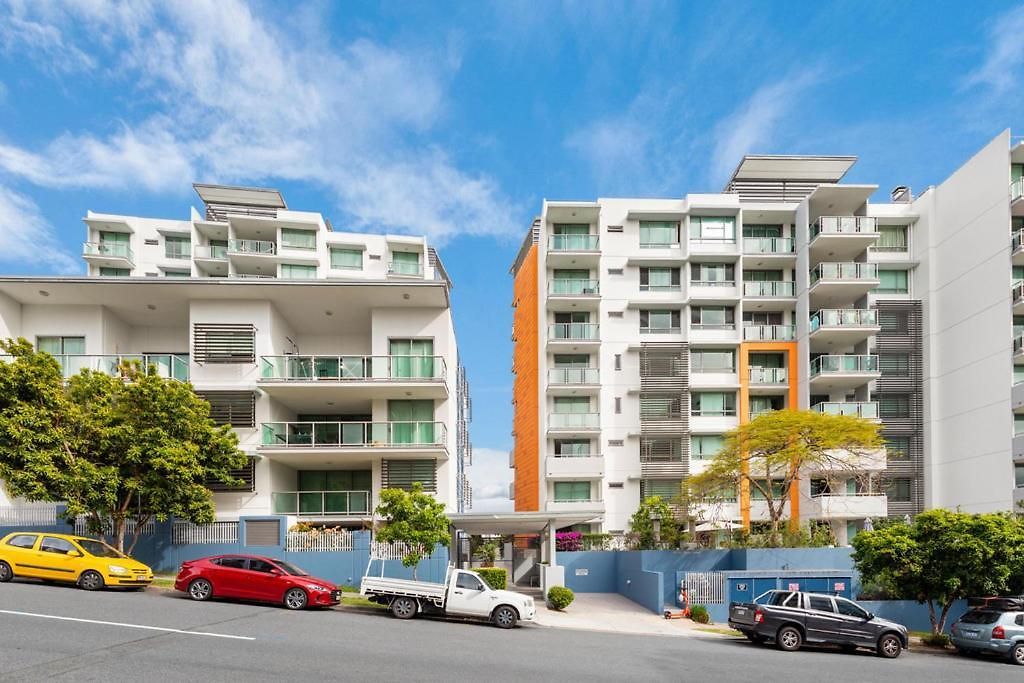 Spacious Riverside 2br Cbd Parking Pool & Gym * Brisbane