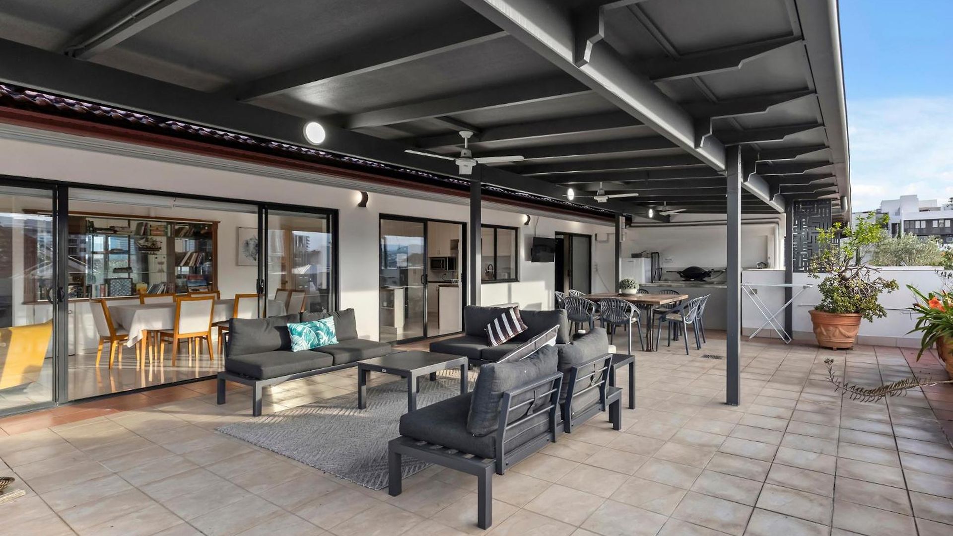 Spacious 2br With Wifi, Parking & Huge Balcony Apartment *