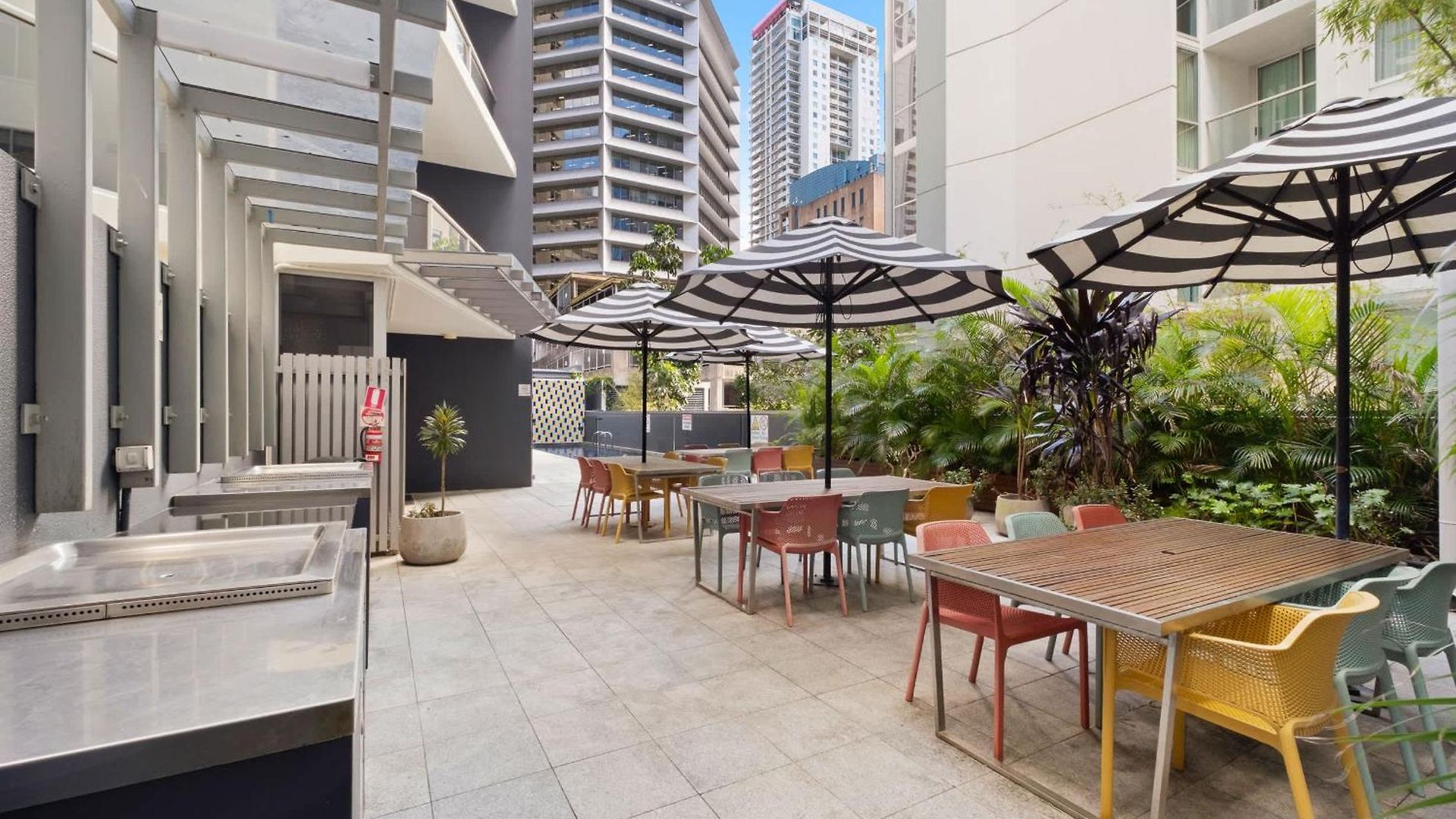 Urban Retreat 1bed-1bath-study-balcony-1car *