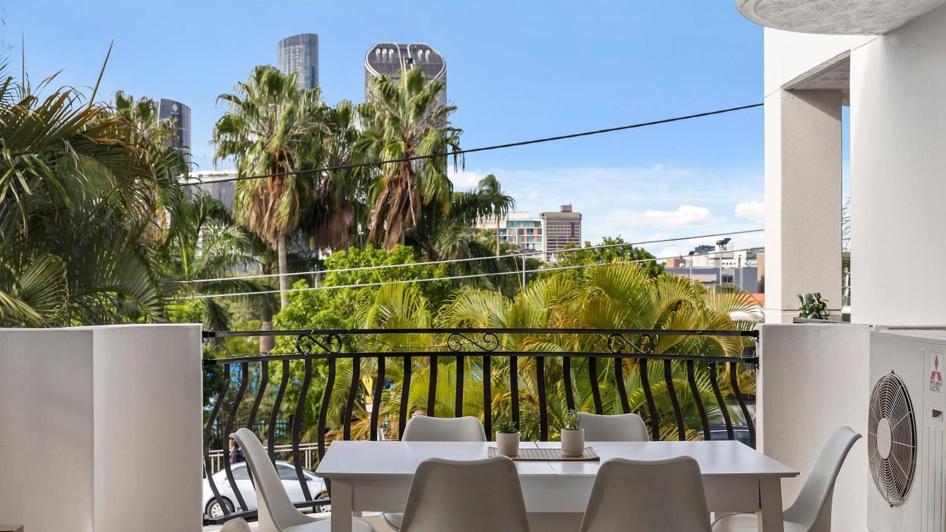Bright 2br With Parking, Balcony & Wifi *