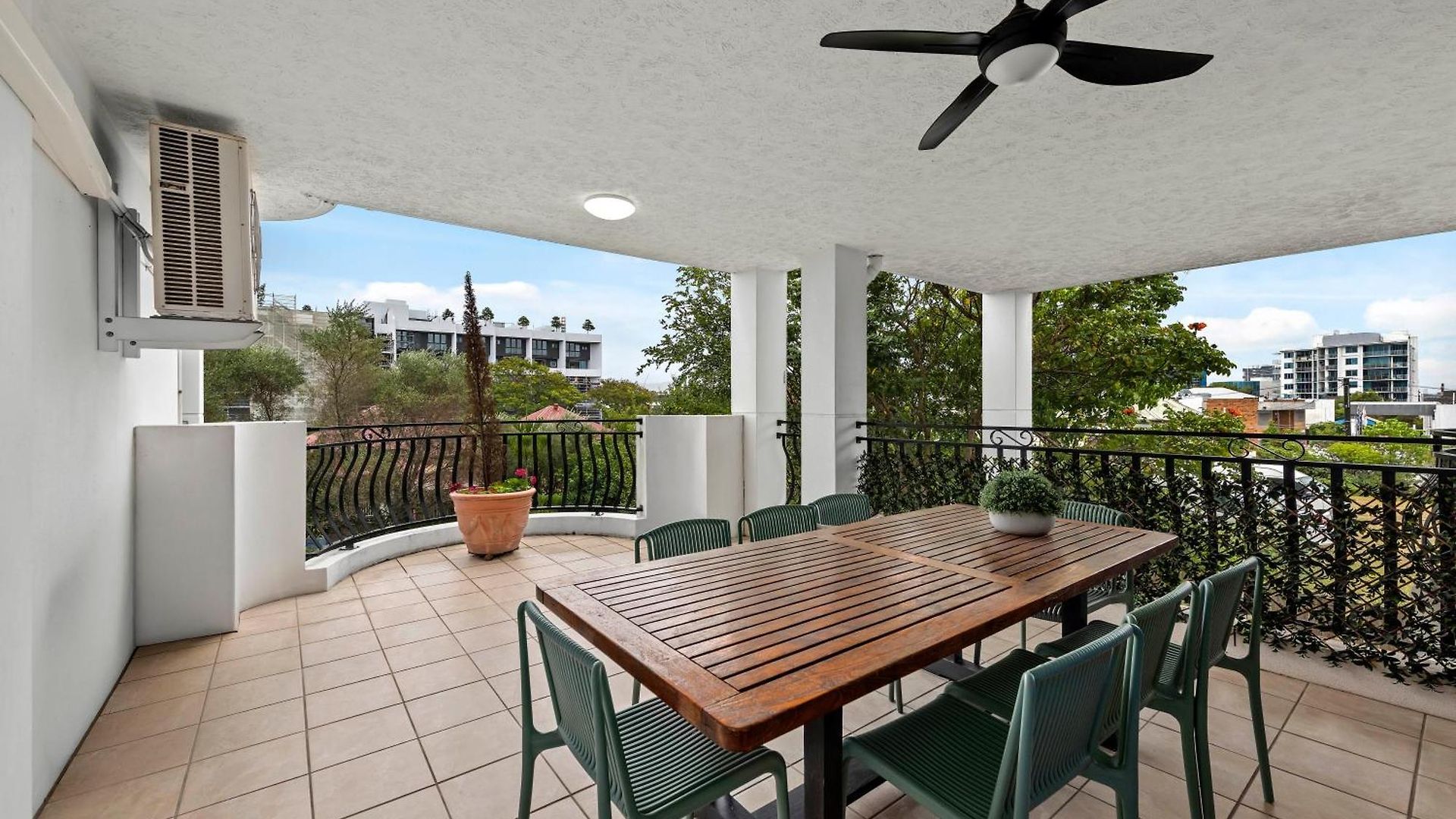 Spacious 2br With Wifi, Parking & Balcony Apartment Brisbane