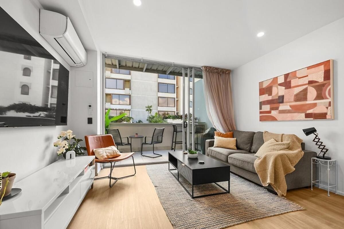 2 Level Skyloft - Pool - Sleeps 6 - Baby Apartment Brisbane