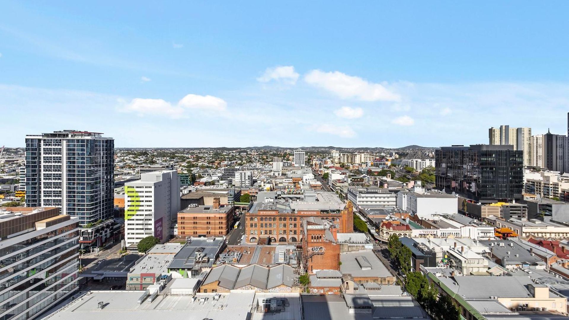 Luxe 3br With Stunning Views, Parking And Pool Apartment *
