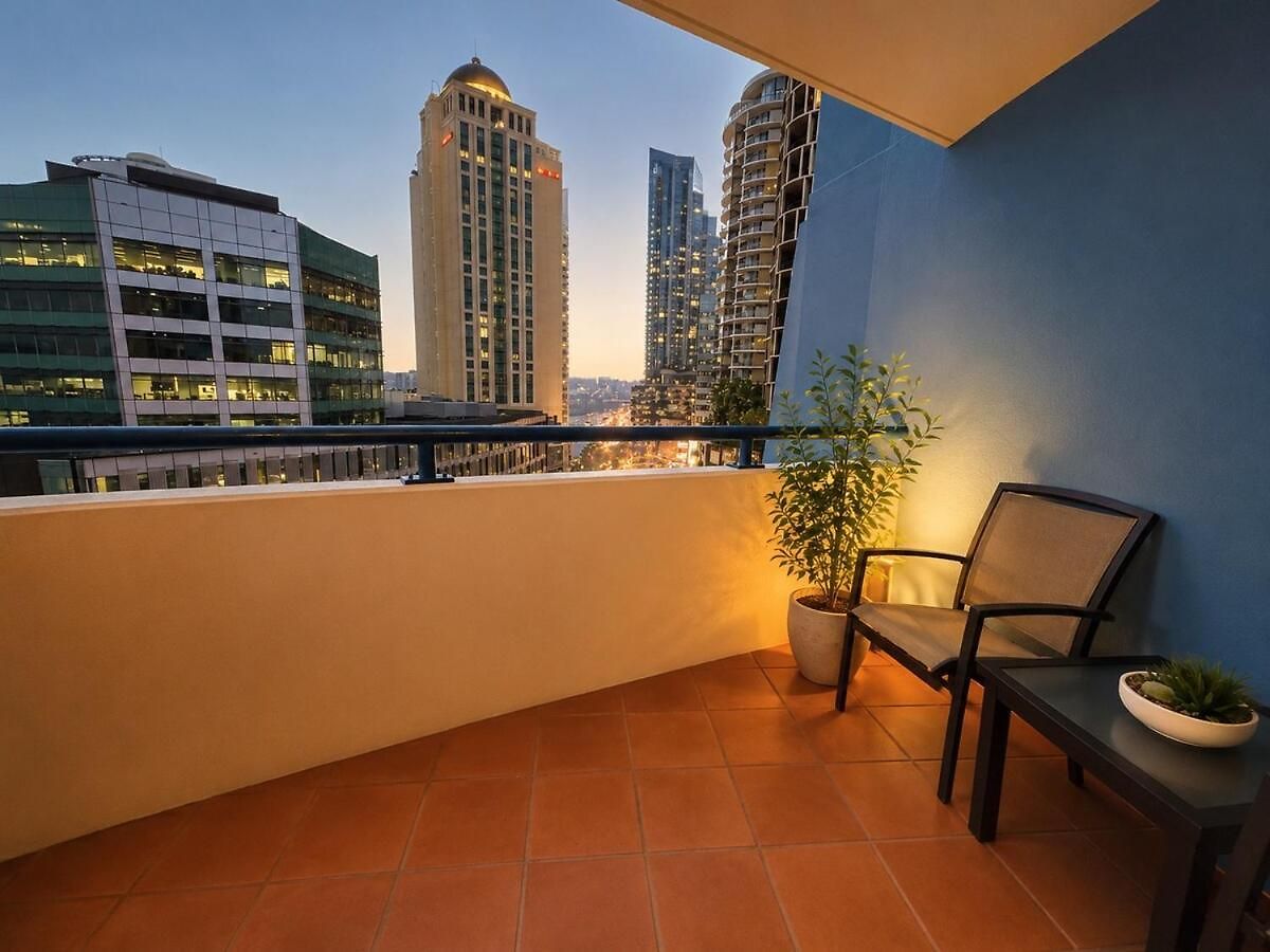 Apartment Queen Street Cbd With Balcony And Amenities C48