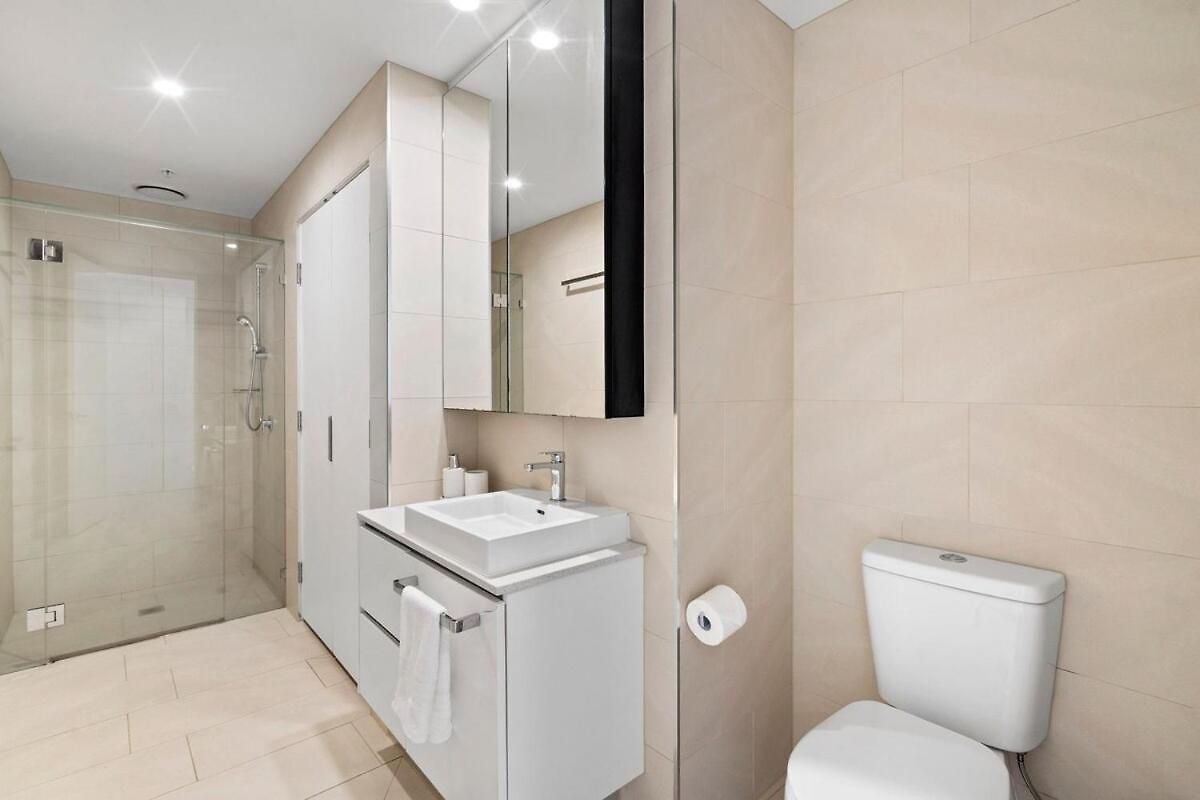 Two Bedroom Retreat With Pool, Gym And Parking Apartment
