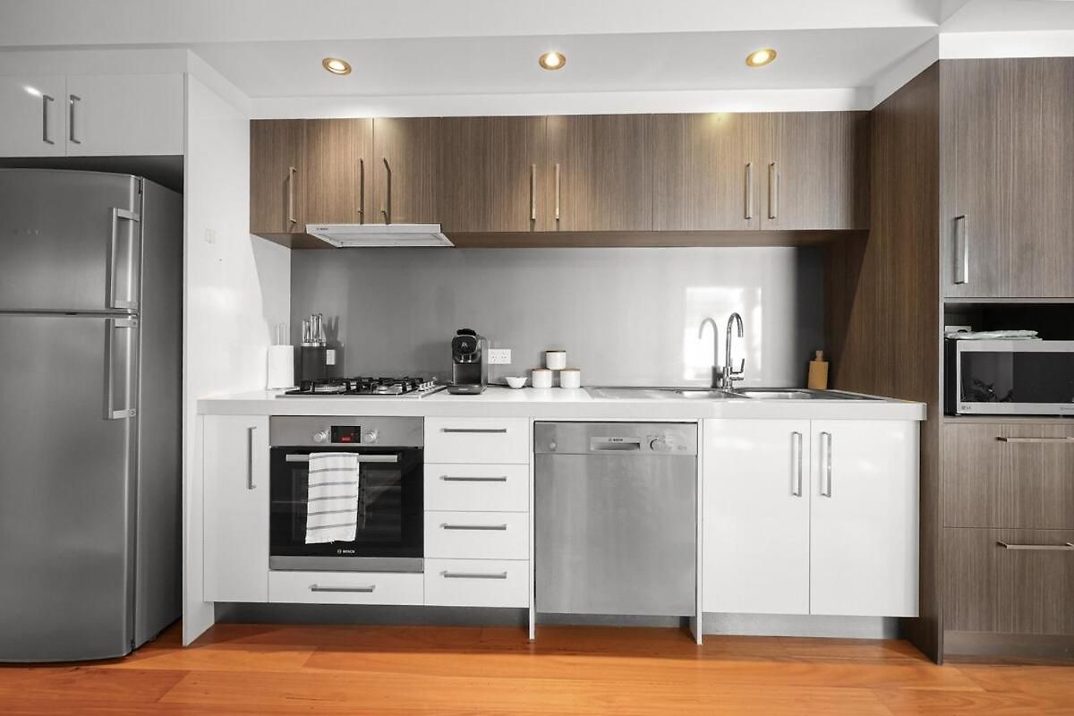 Apartment Bulimba Apartment - Ferry Access - Near Oxford St - Sleeps 8 - Baby & Work Ready *
