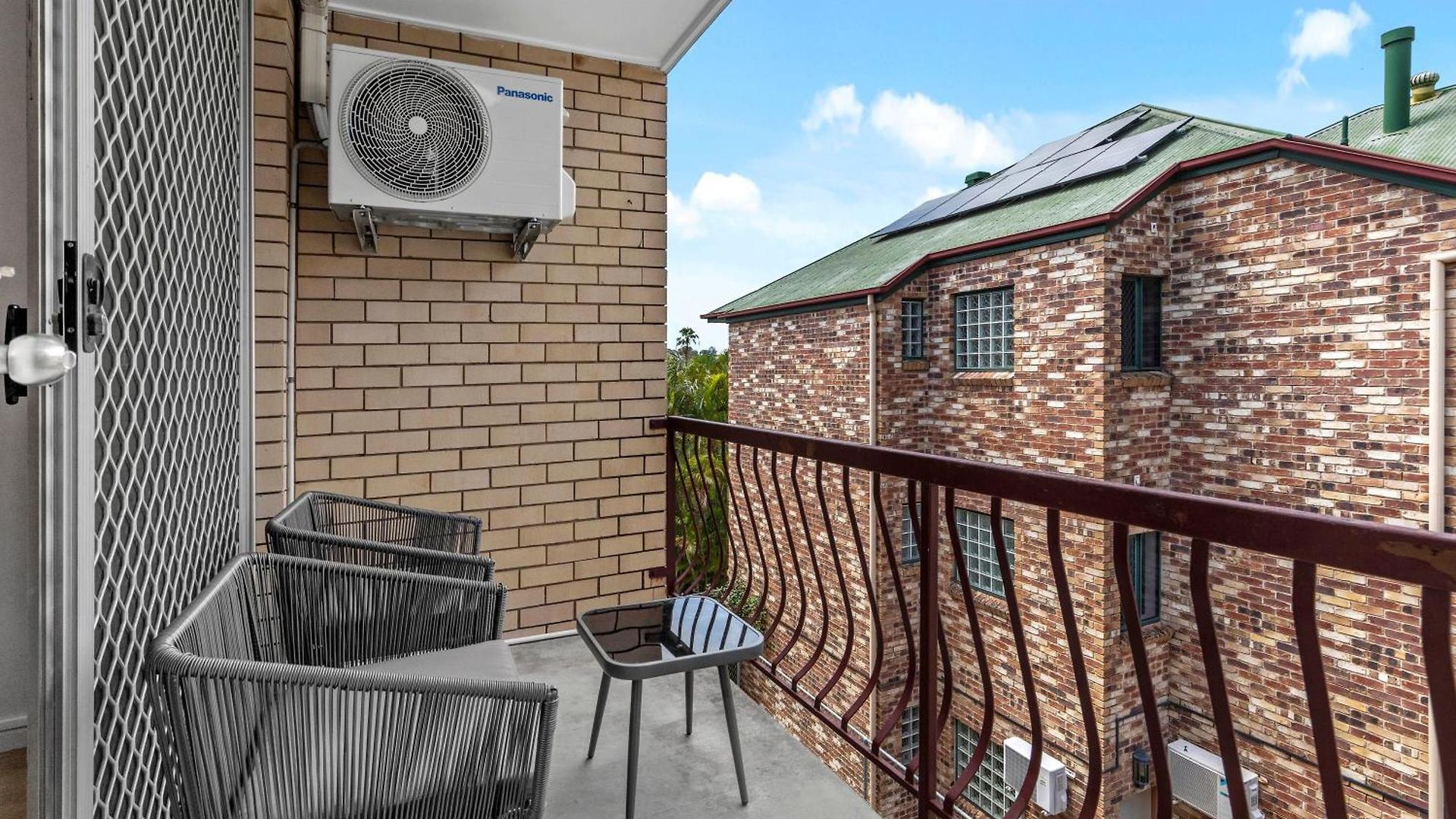 Cozy 1br Near Hospitals And Cbd With Parking! *