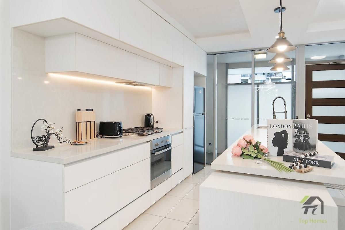 West End Artistic Neighborhood Apartment *