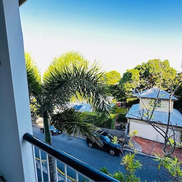 Mid-century Kangaroo Point - 1br Apartment, Walk To Cbd, River & The Gabba