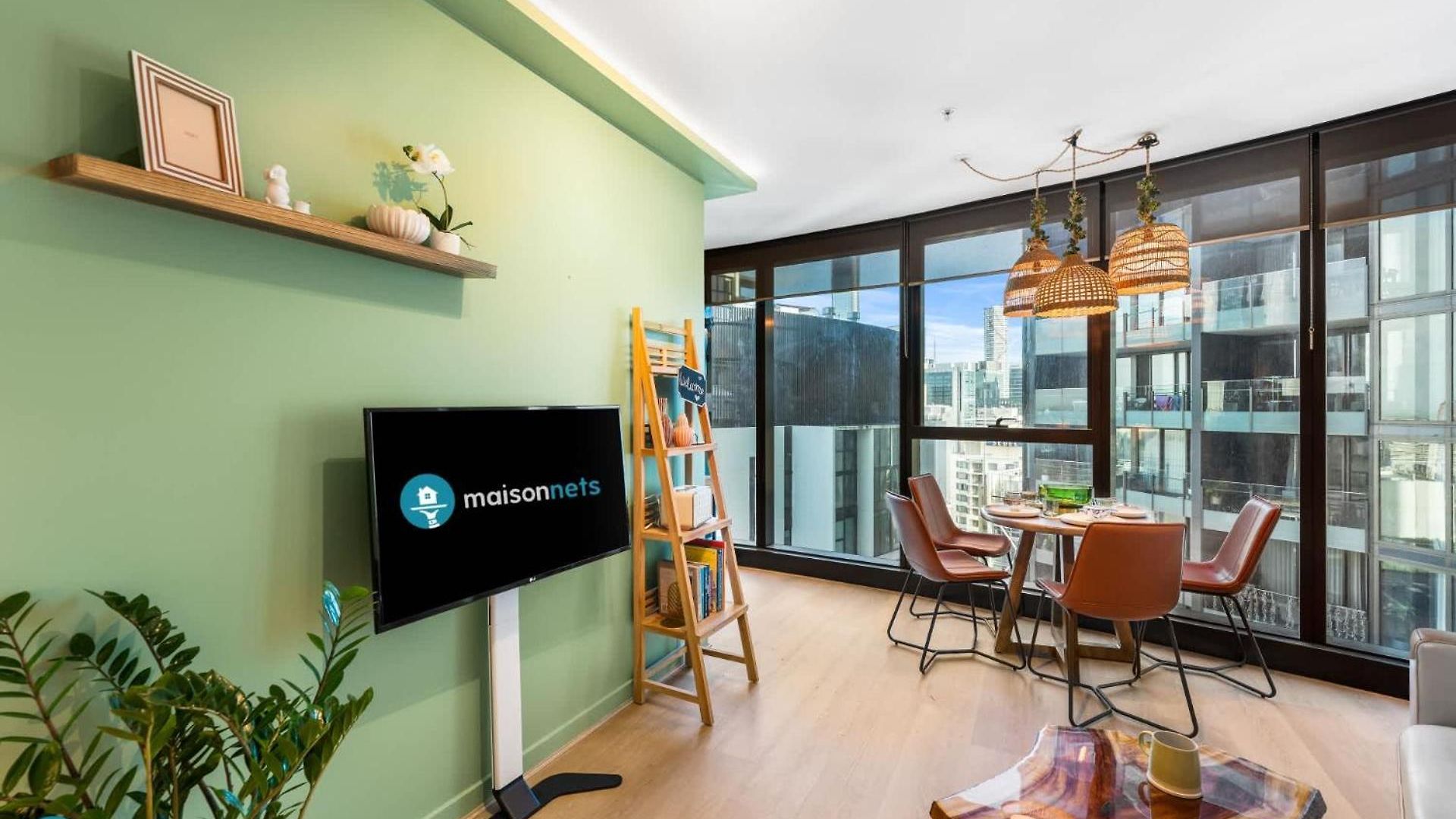 Sky Tower Luxe Retreat Pool & Gym Brisbane