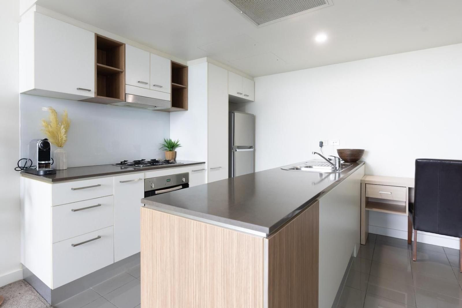 Chic 1br Retreat Heart Of Pool&gym Views Apartment *