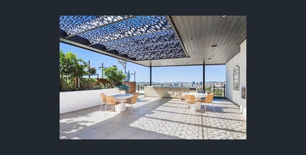 Modern 2br And Pool With South Square *