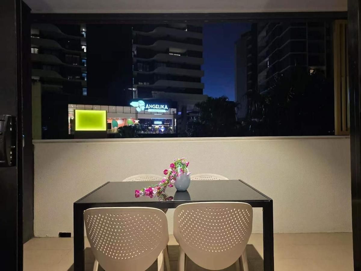 Apartment Modern 2br And Pool With South Square *