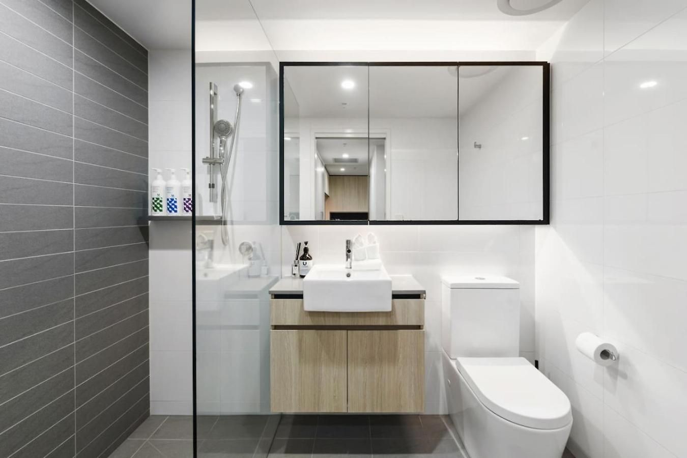 Premium Urban With Rooftop Pool And Views
