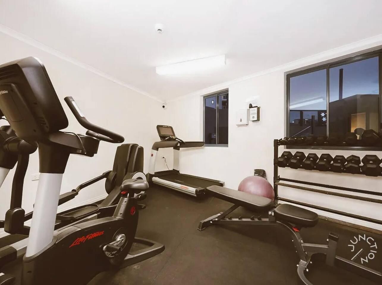 View 2br Retreat | Pool & Gym Access Apartment *