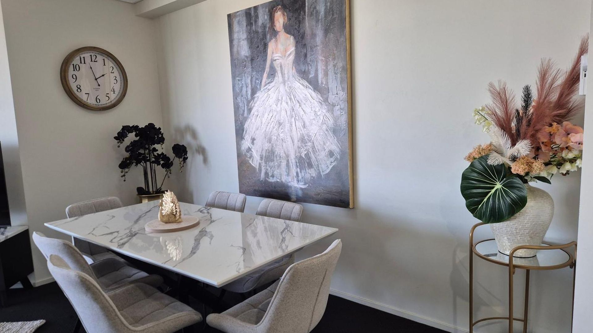 Apartment The Gilded Gallery I Art-inspired Luxe Retreat