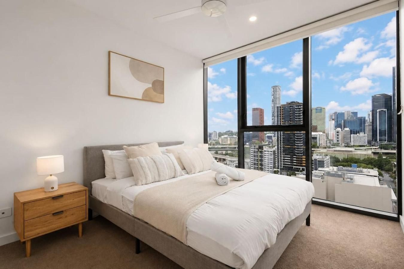 Level 22 Skyline Views With Sauna, Gym, Pool And Free Parking Brisbane