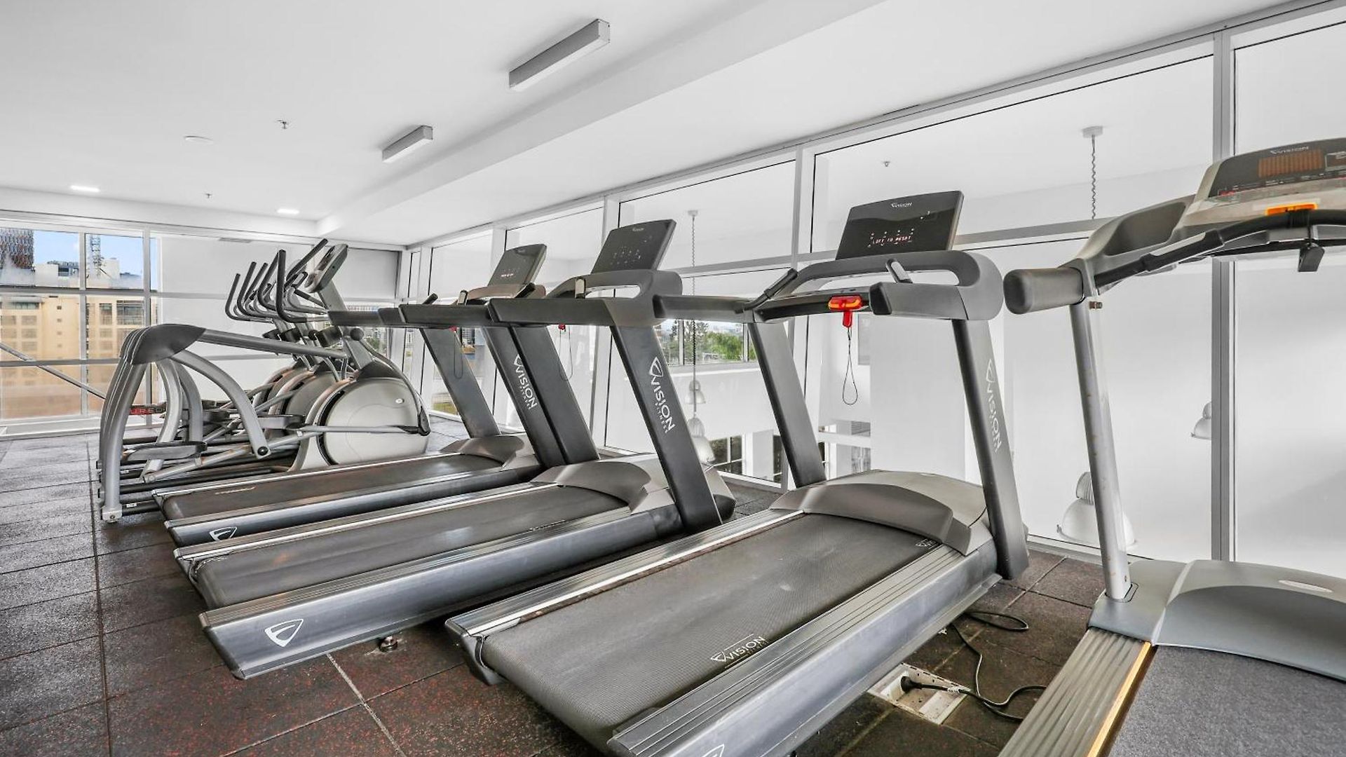 Entire Unit - 2 Pools - Sauna - Park - Cbd Views - Baby Ready *