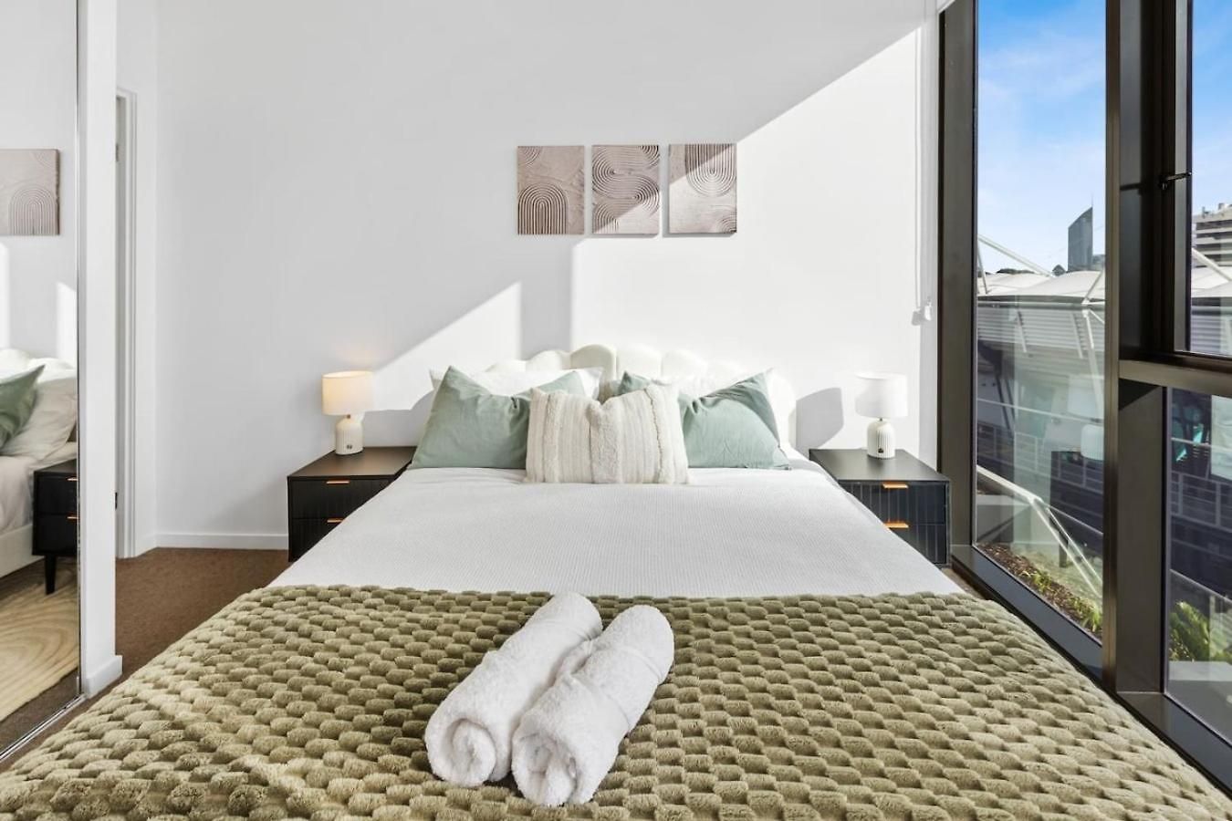 Walk To The Gabba With Rooftop Pool & Secure Carpark With Beautiful Views Apartment Brisbane
