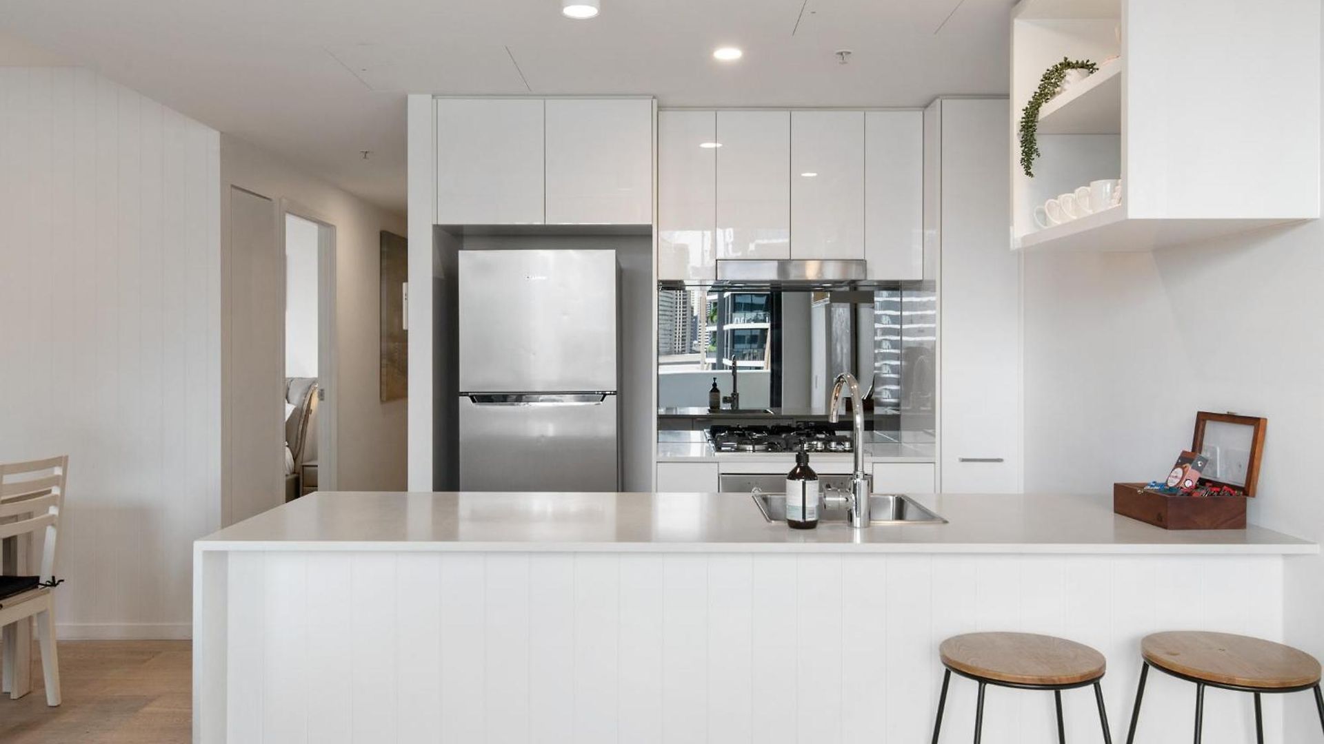 Apartment Convenient To Urban Living By Private Host *