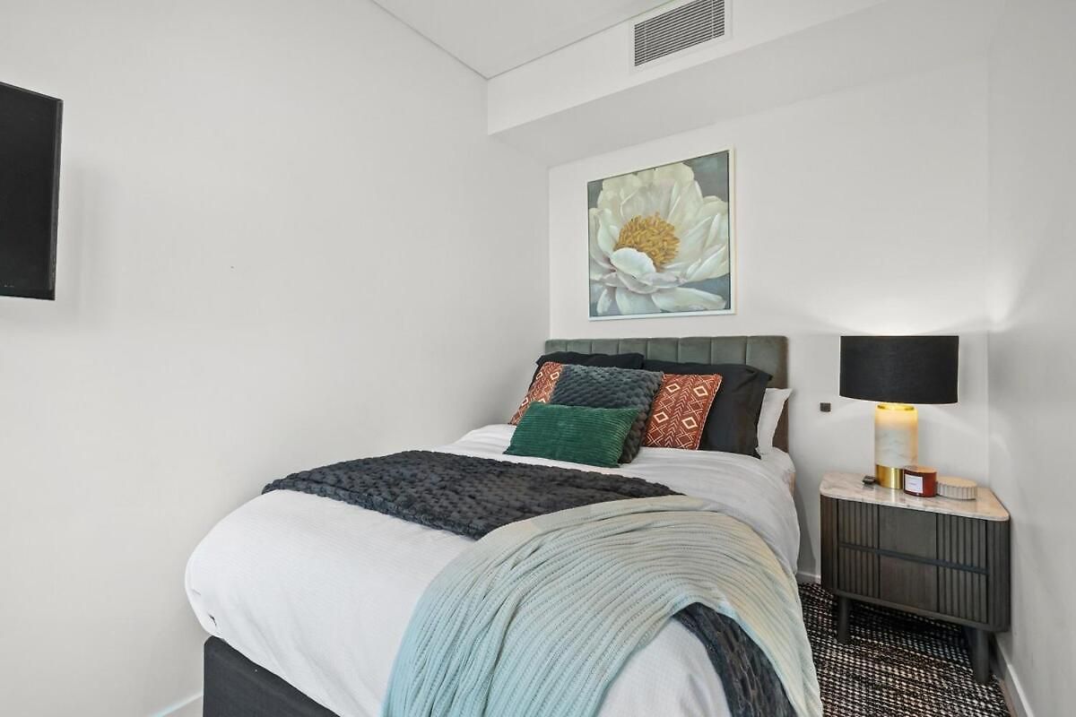 Apartment Level 43 Water Views - 2br - Sleeps 6 & Baby Brisbane