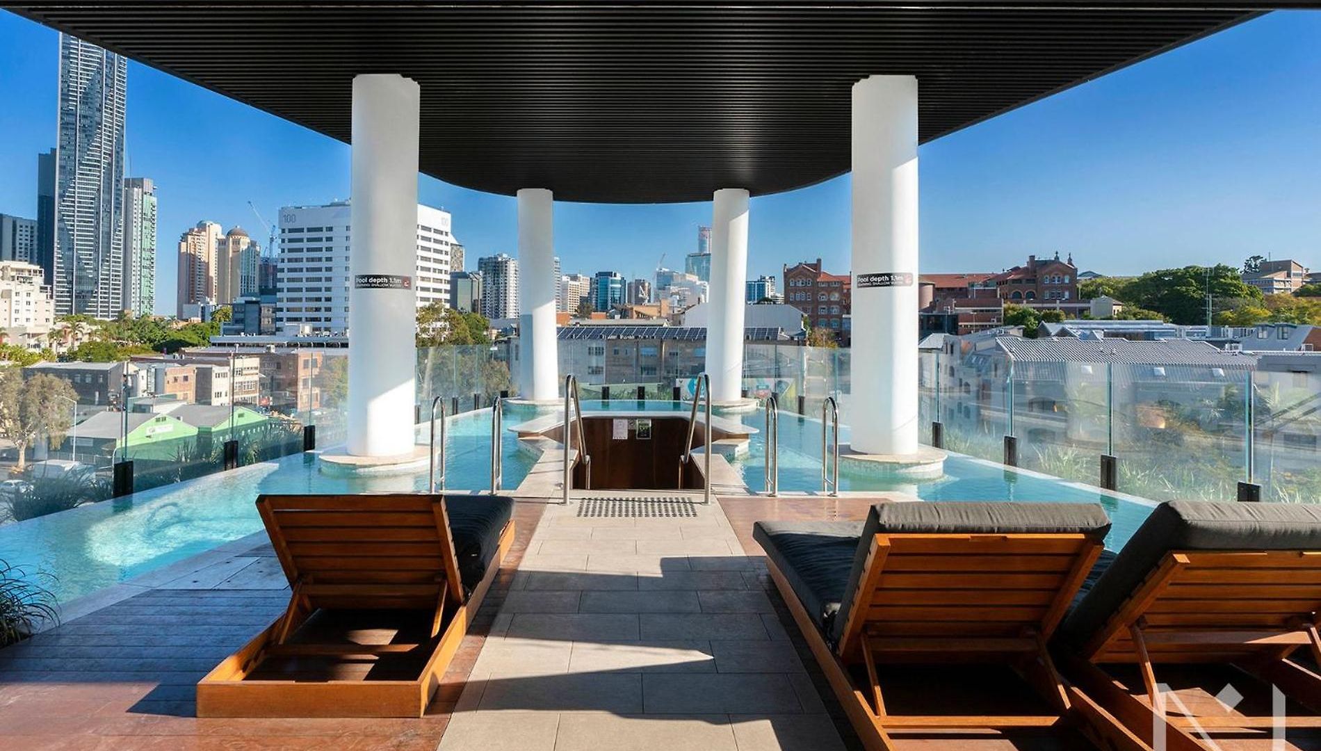 Skyline Sanctuary Luxe Valley Apartment