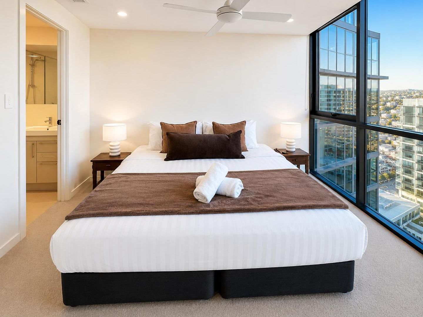 Utopia Residences Apartment *