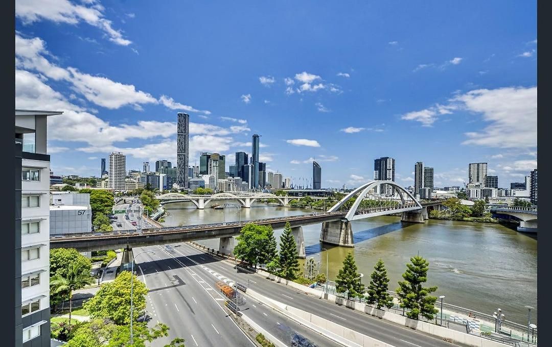 Spacious Riverside 2br Cbd Parking Pool & Gym Apartment Brisbane