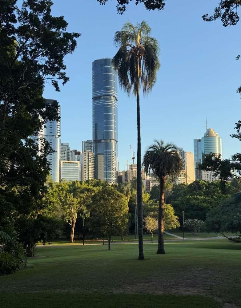 Urban Retreat 1bed-1bath-study-balcony-1car * Brisbane