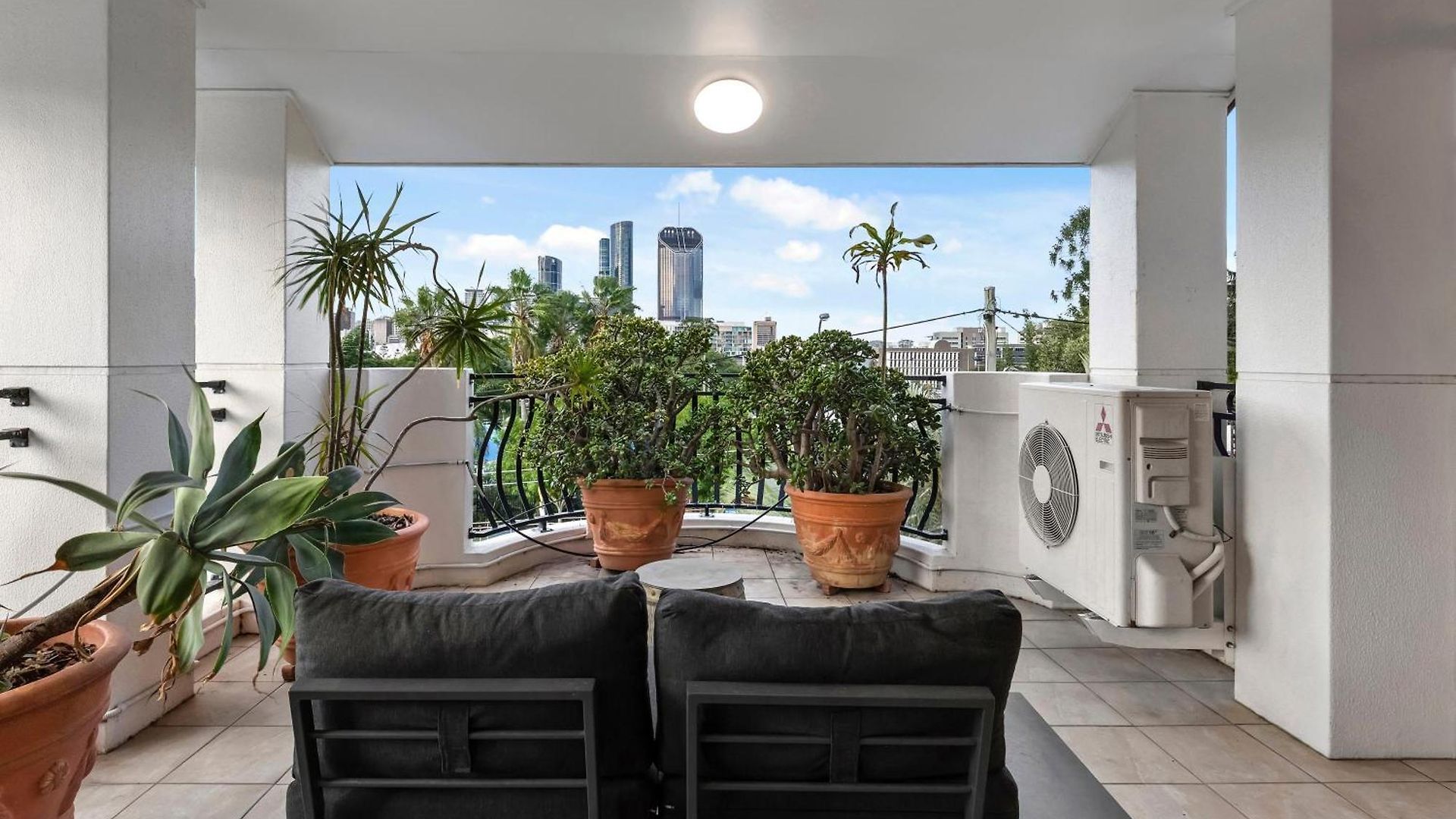 Spacious 2br With Wifi, Parking & Huge Balcony Apartment Brisbane