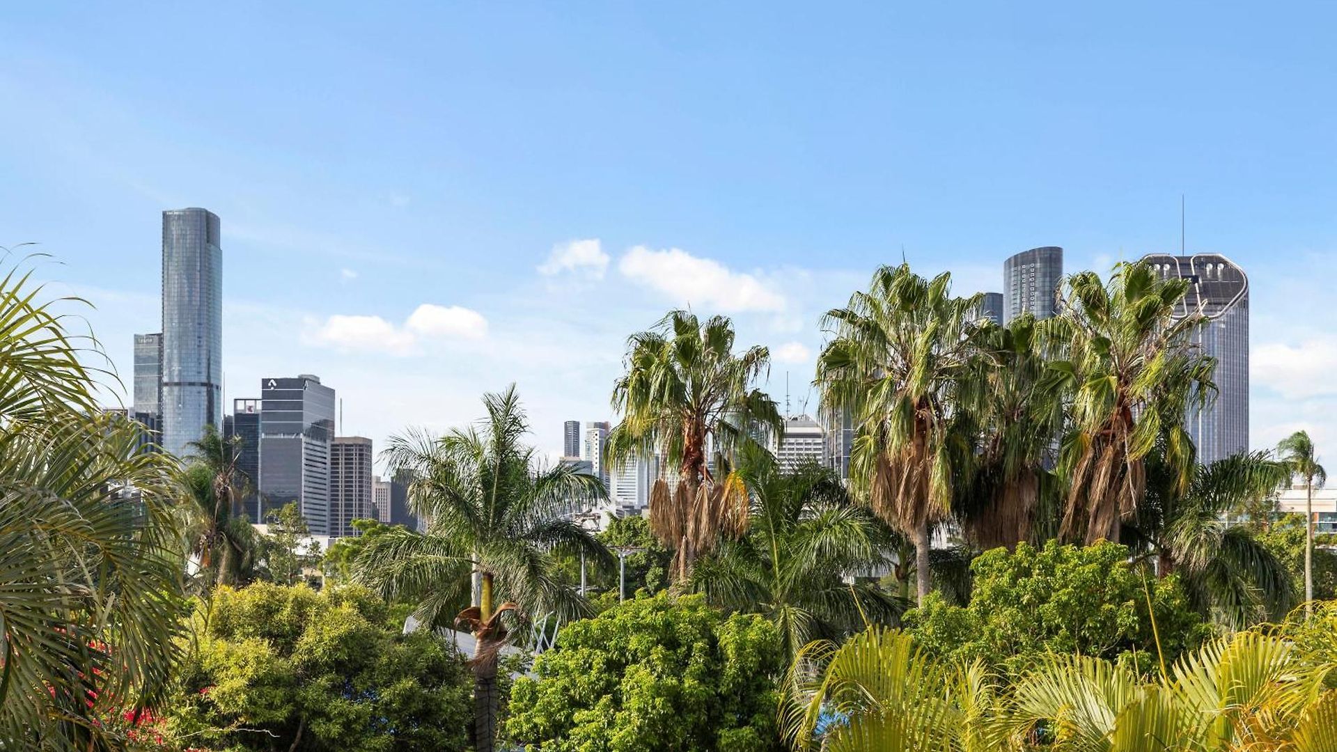 Bright 2br With Parking, Balcony & Wifi