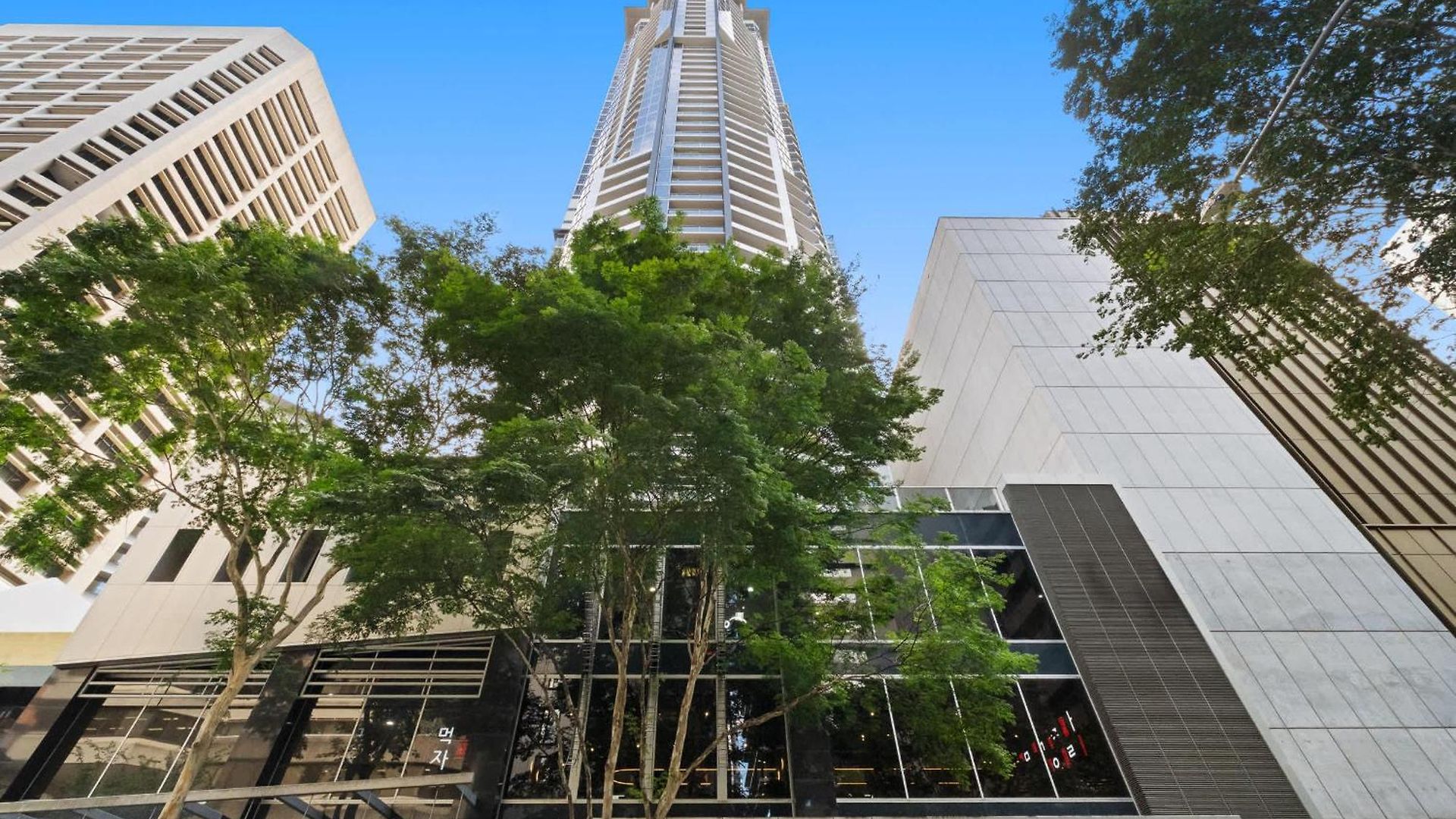 Urban Retreat 1bed-1bath-study-balcony-1car Apartment *