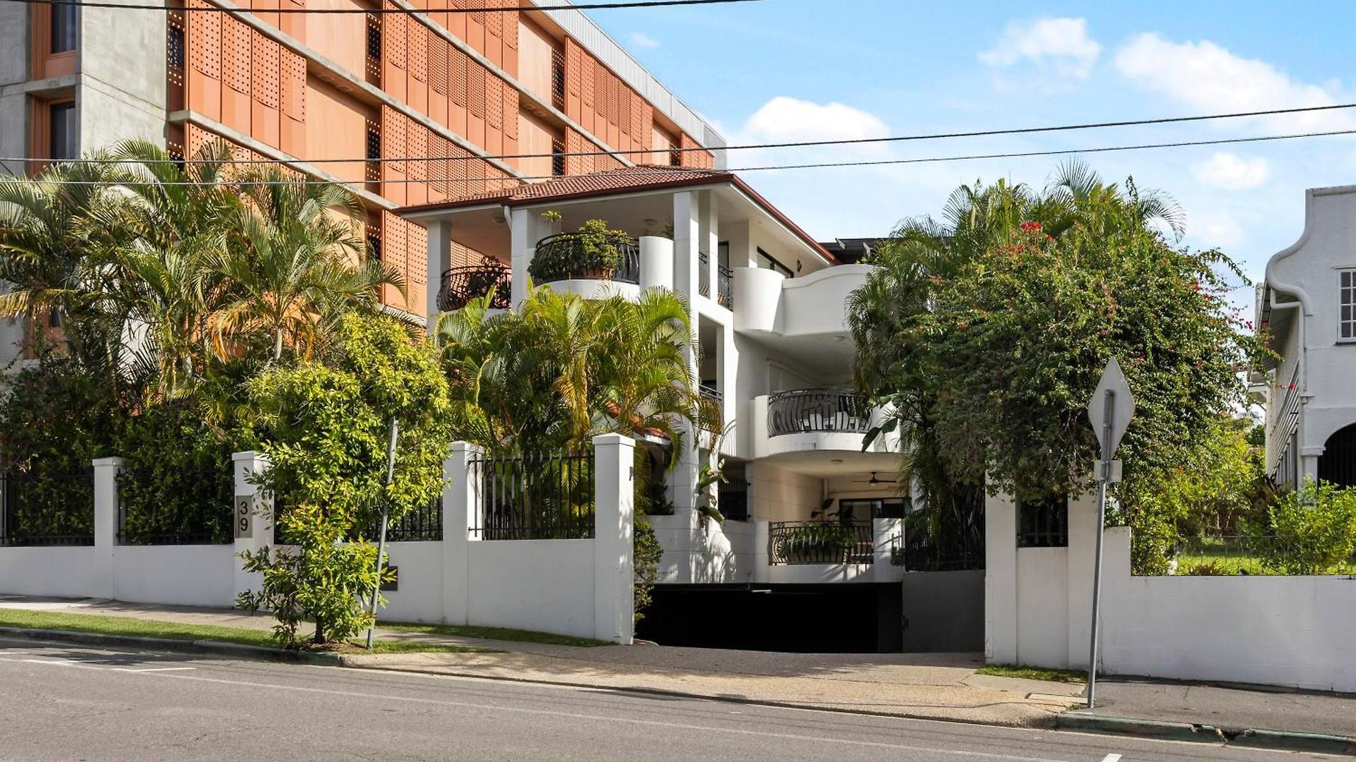 Spacious & Cozy 2br With Parking, Balcony & Wifi