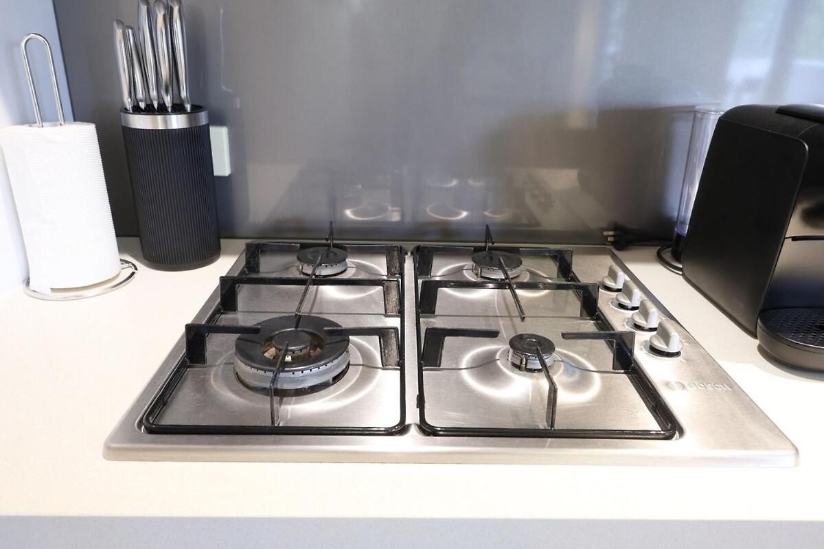 Bulimba Apartment - Ferry Access - Near Oxford St - Sleeps 8 - Baby & Work Ready Apartment *