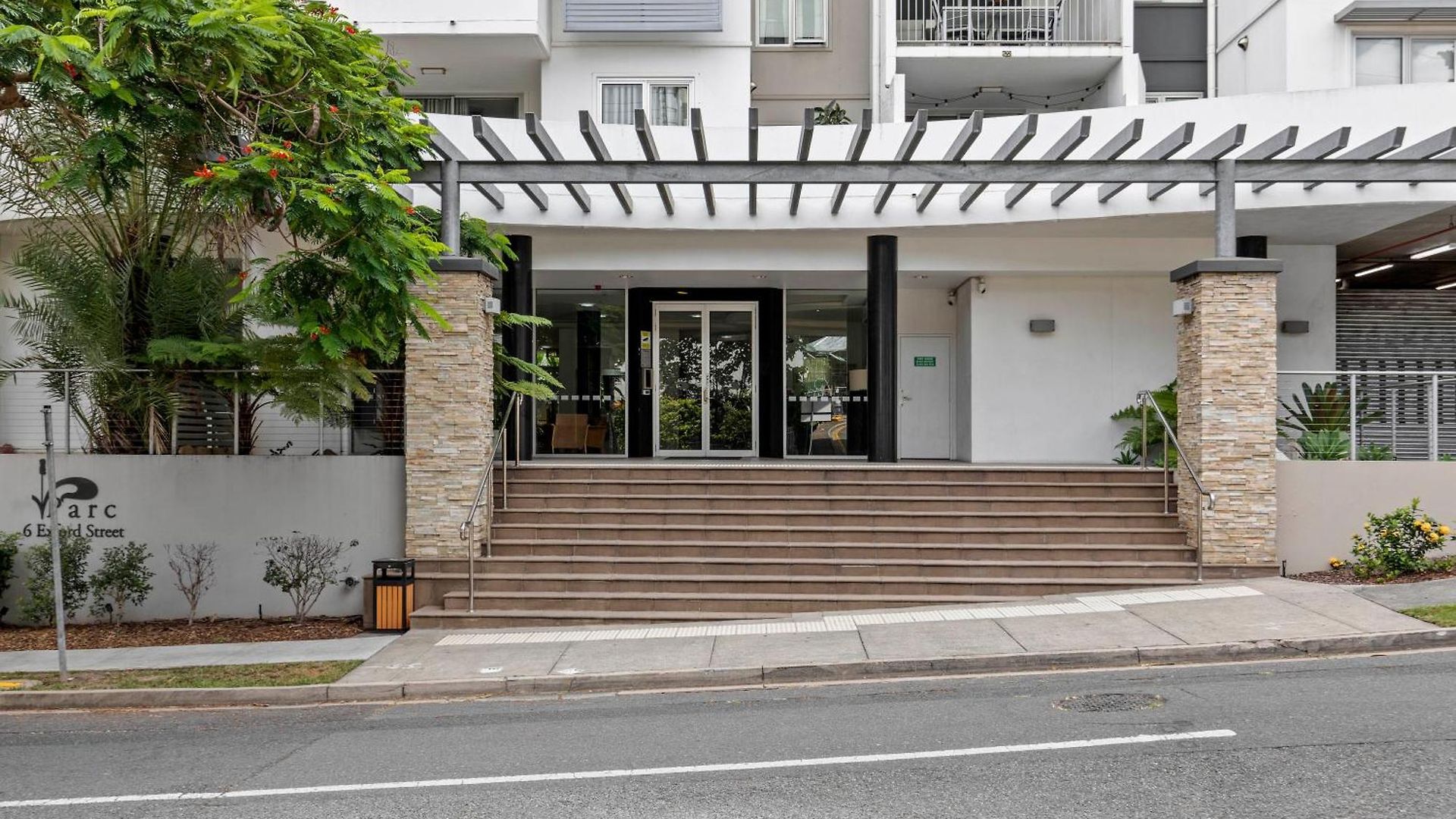Bright With River View, Pool, Gym & Balcony Apartment