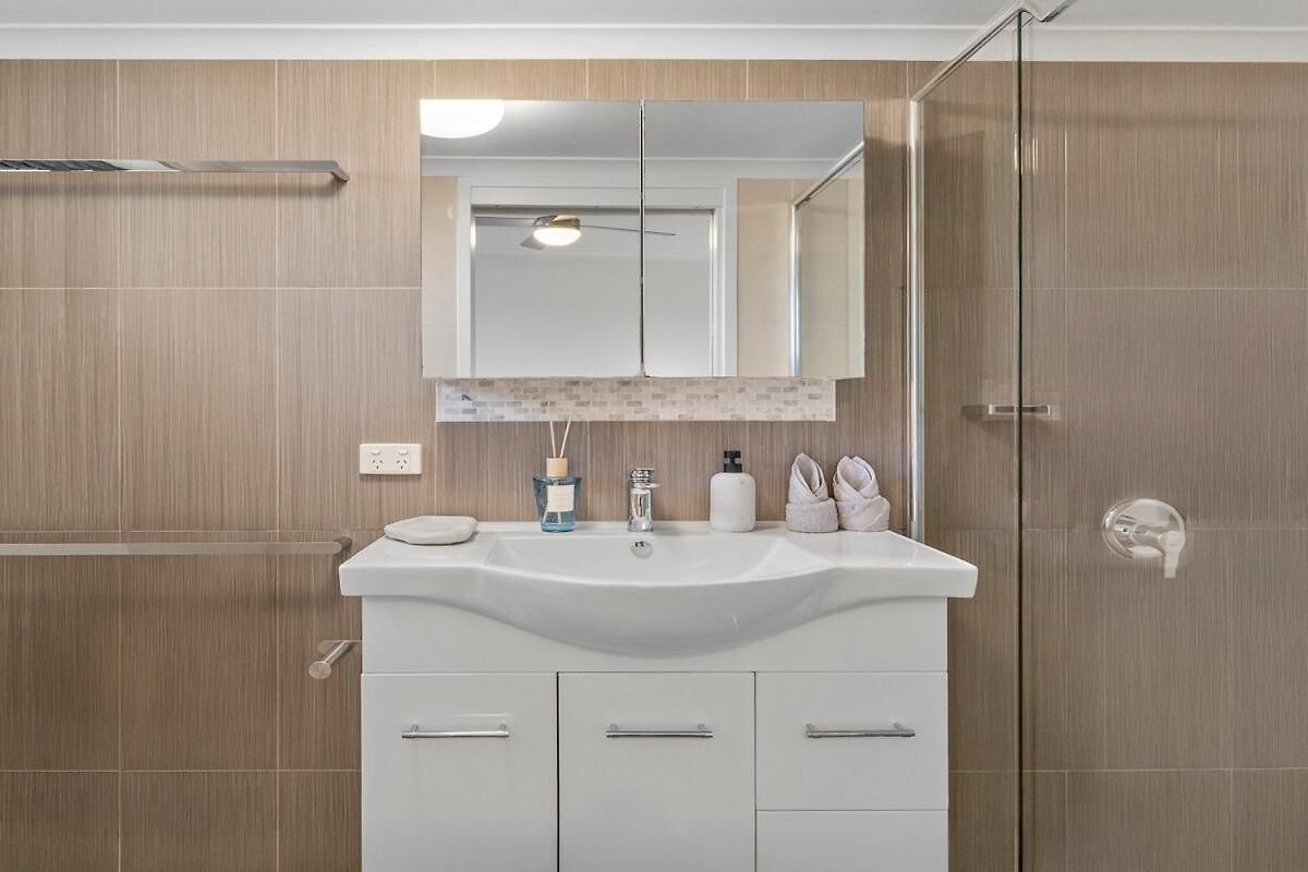 Penthouse Style - Story Bridge Views - Sleeps 8 - Baby Friendly Apartment *
