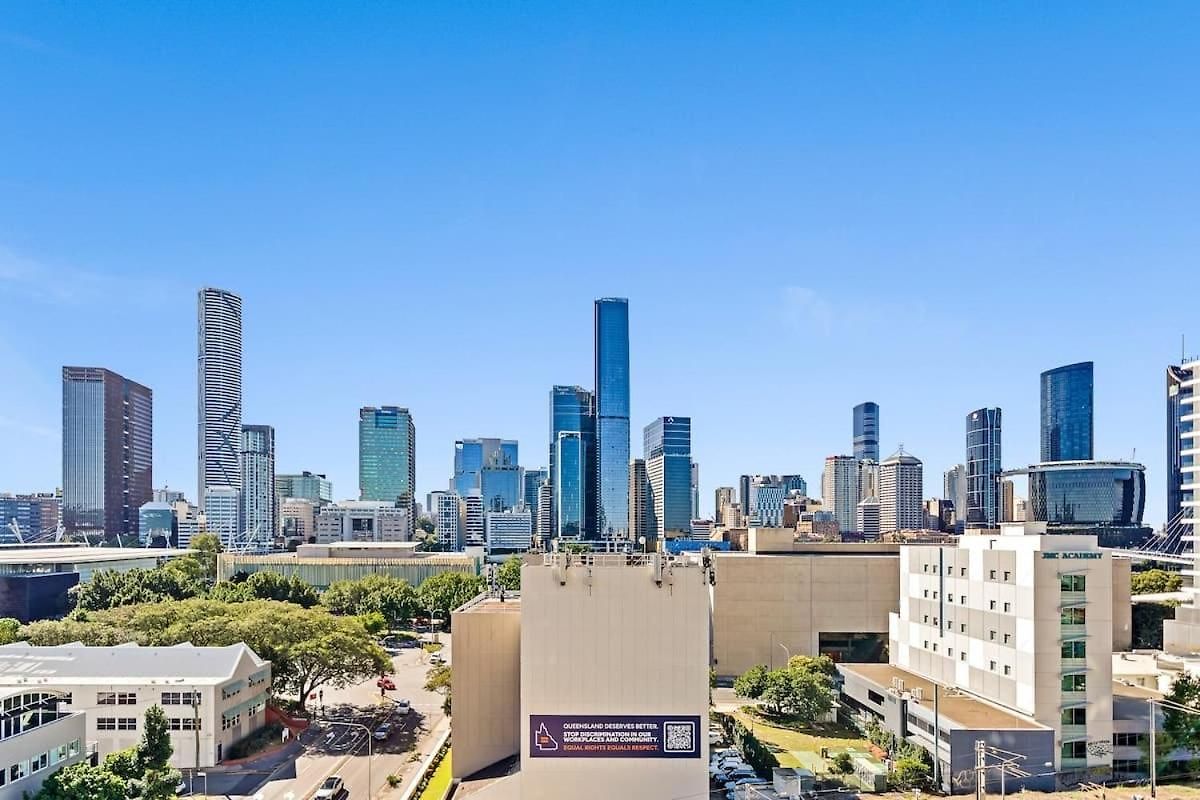 9th Floor Retreat - River Views With Parking Apartment Brisbane