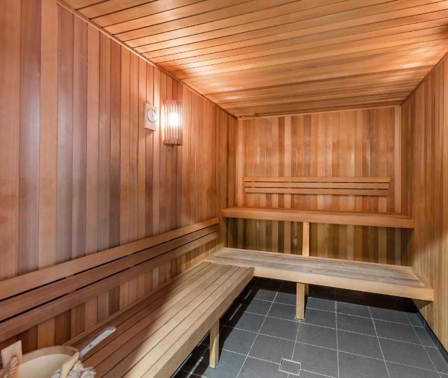 2br W Pool And Parking Near Suncorp Riverview