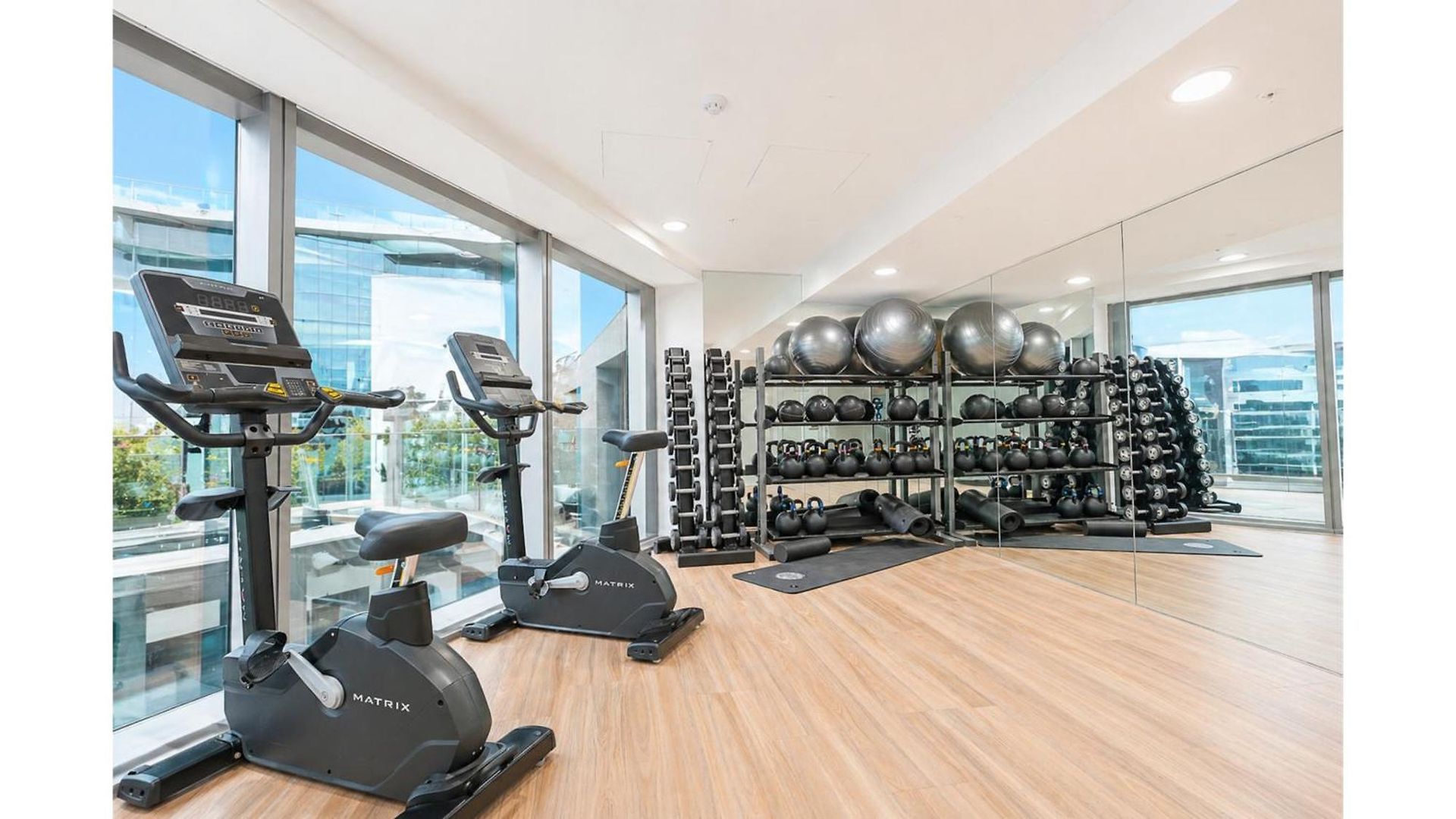 Apartment Sky High Luxury 2 Bedroom Cbd With Pool Gym And River Views