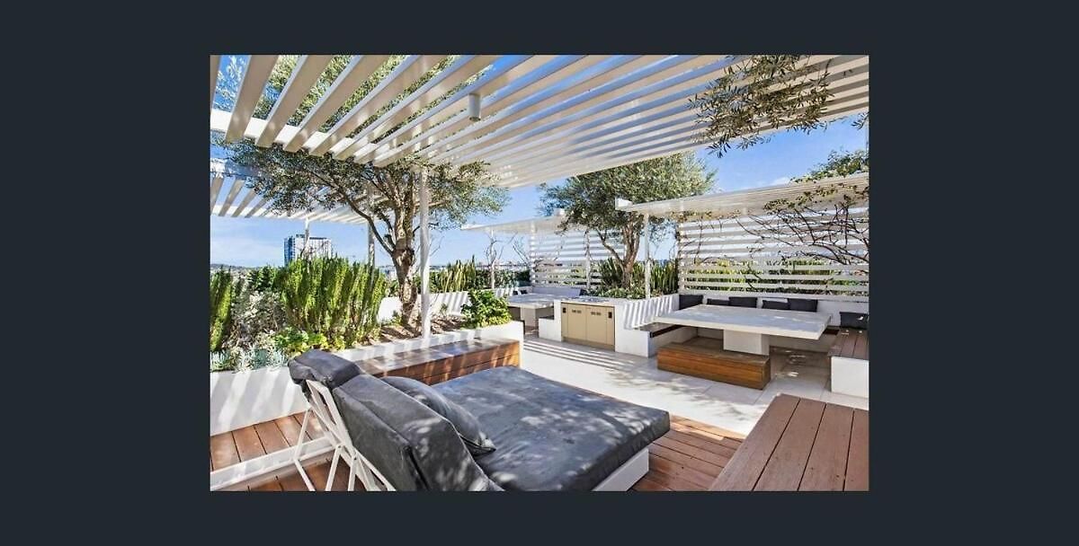 Apartment Modern 2br And Pool With South Square