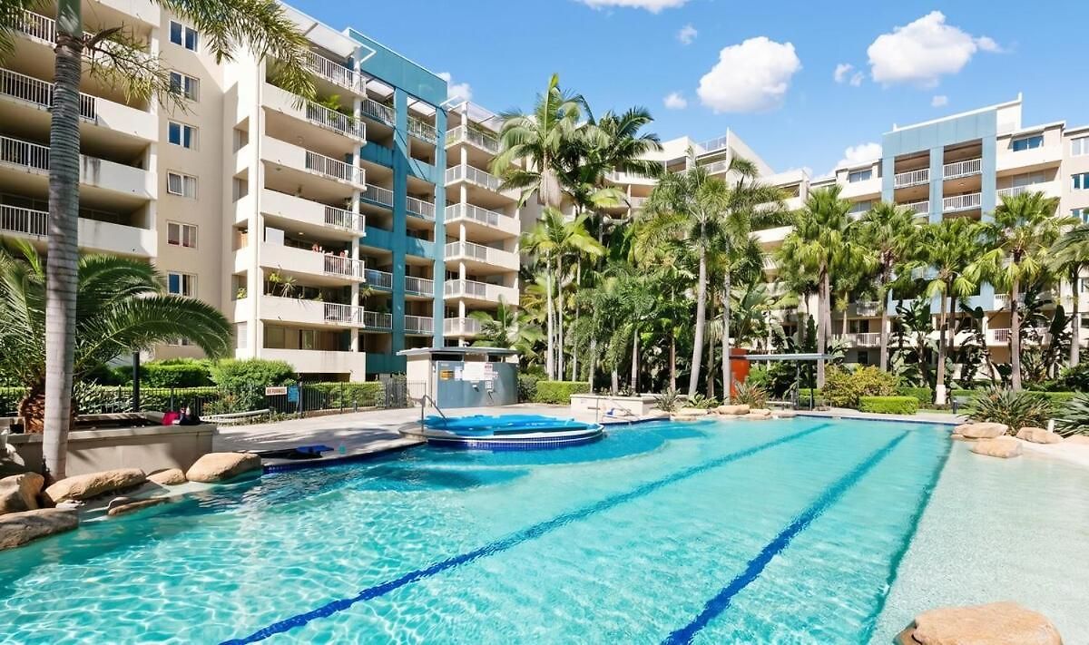 Apartment 2br - Lagoon Pool Gym - Sleeps 6 - Baby Equipped - Free Parking *