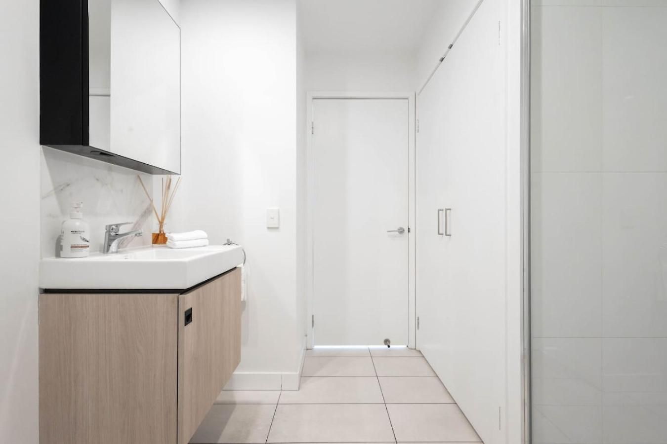 Hope Street Apartment *
