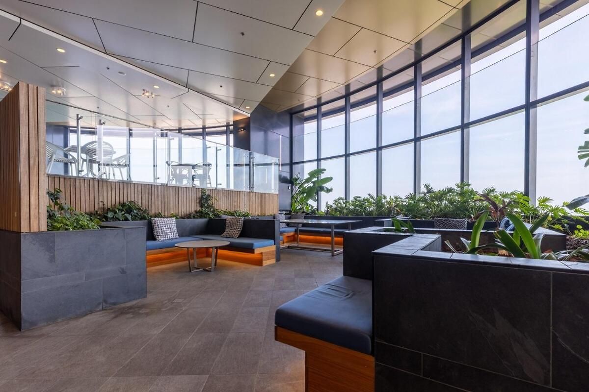 Lvl72 Breathtaking Views With Parking, Pool & Gym Apartment Brisbane
