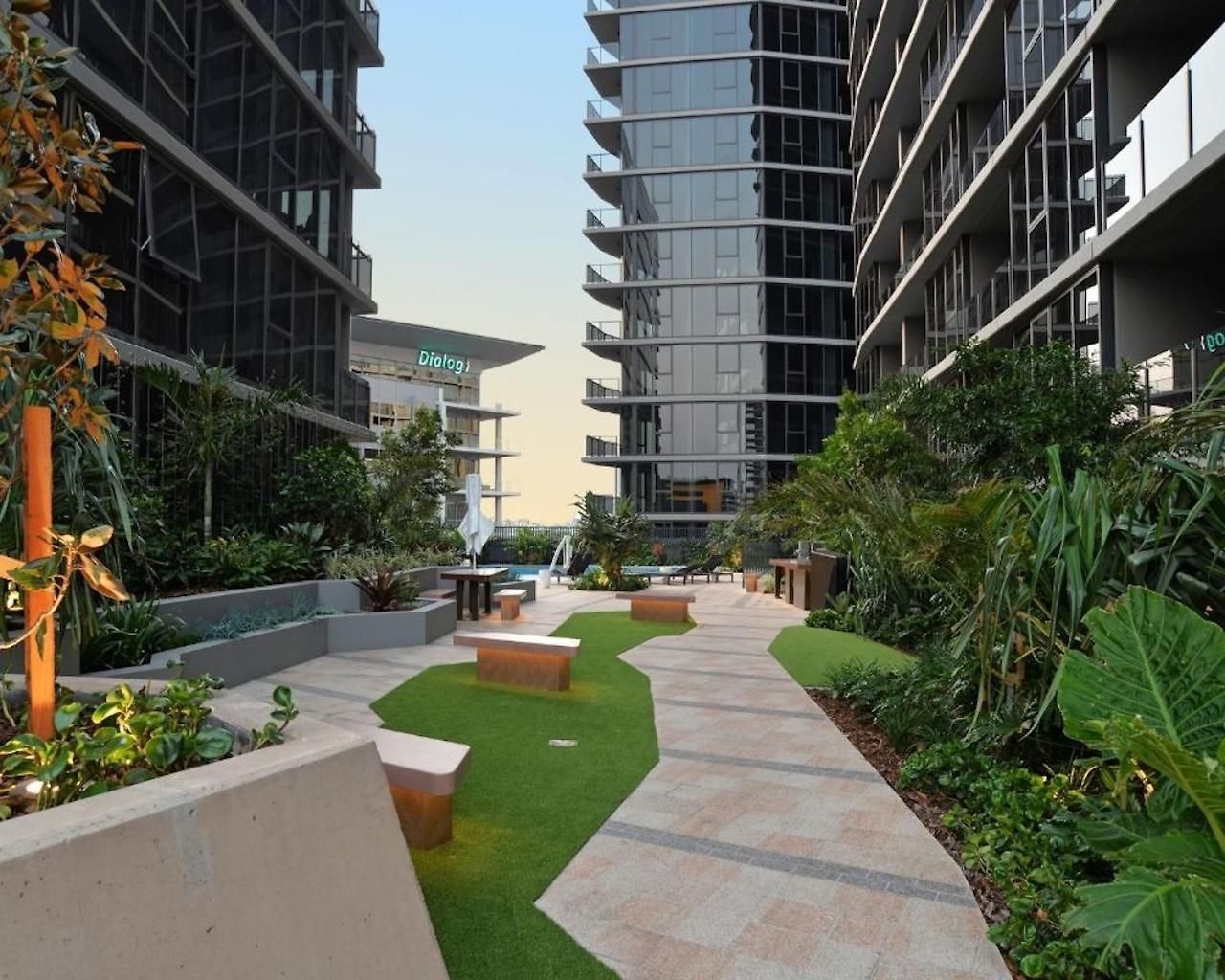 Modern Vibrant - 1 Bedroom Pool Gym Sauna Apartment Brisbane