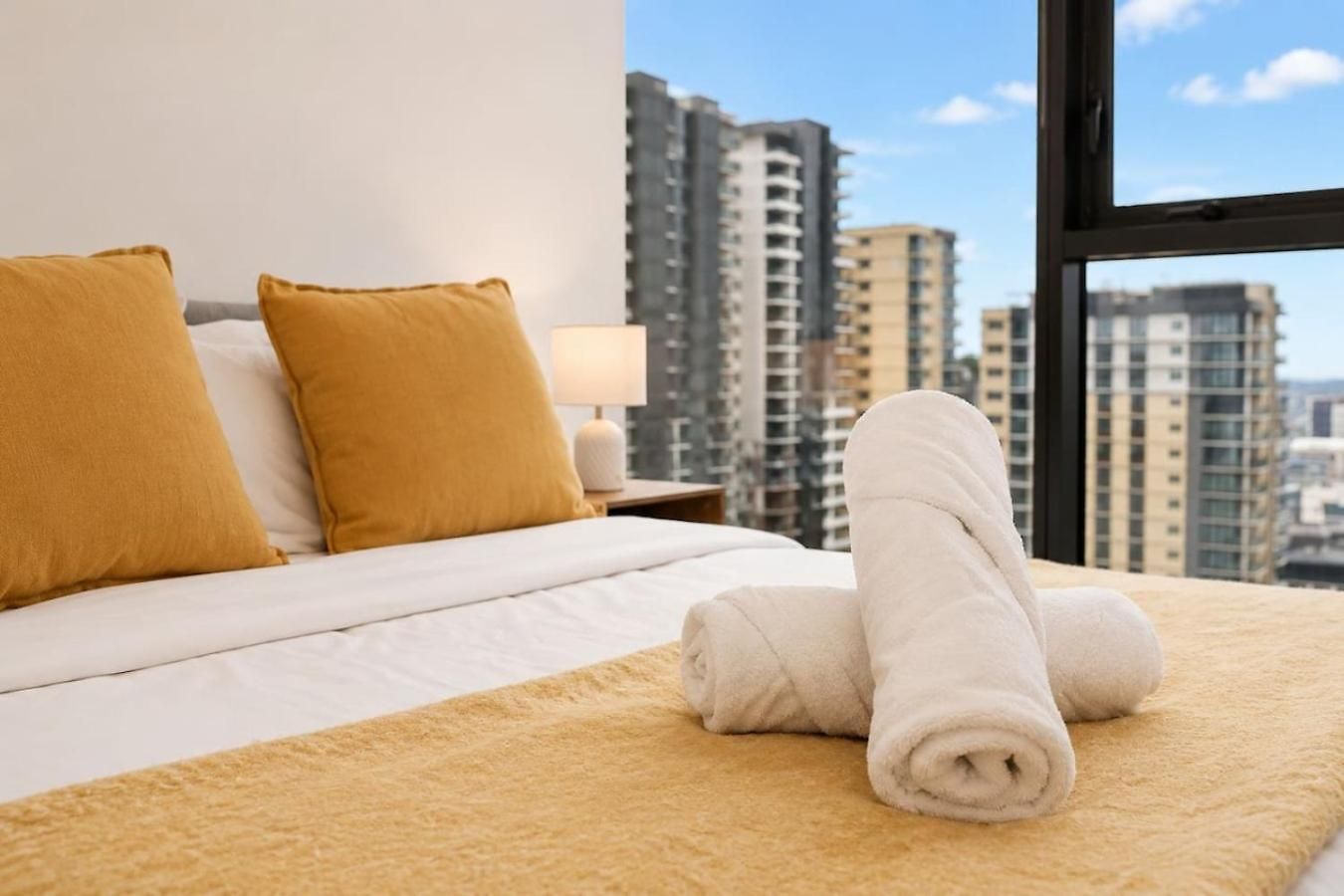 Level 22 Skyline Views With Sauna, Gym, Pool And Free Parking *